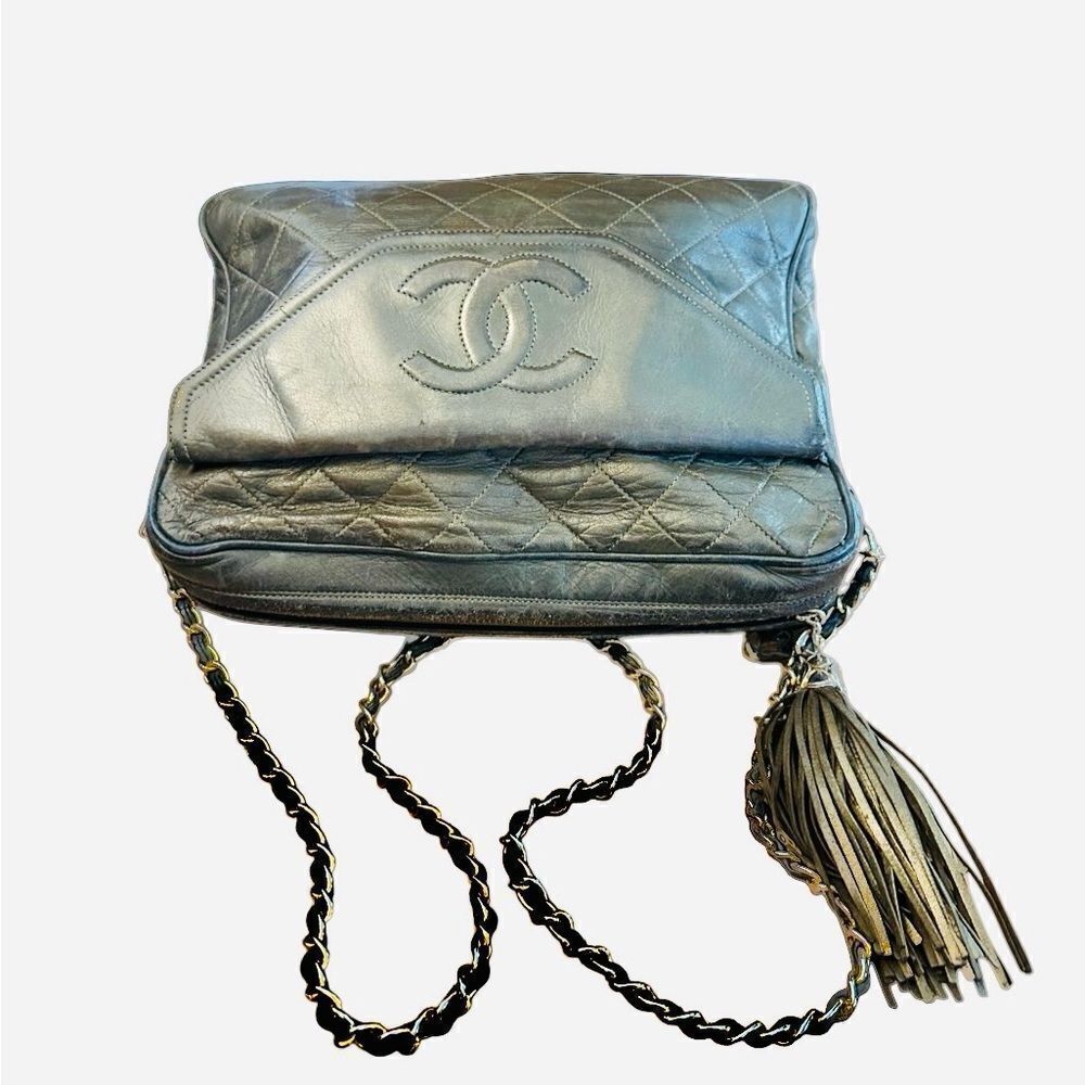 Chanel olive green leather crossbody bag with Tassel Accents - Picture 12 of 16
